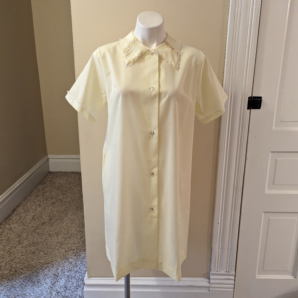 Vintage Katz Coat pale yellow button down nightgown with flowers size S